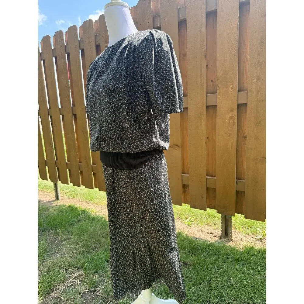 Vintage Liz Claiborne 2 pc Set Skirt and Shirt Size 6
